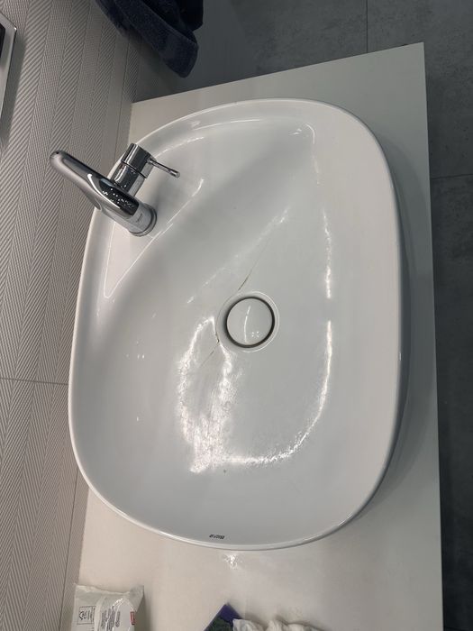 Roca Beyond umywalka 58,5x45,5 cm nablatowa