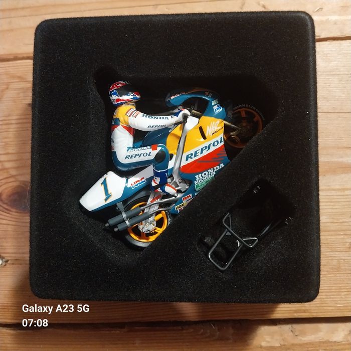 Miniatura Honda NSR 500 Repsol HRC 1:24 - Onyx (Mick Doohan)