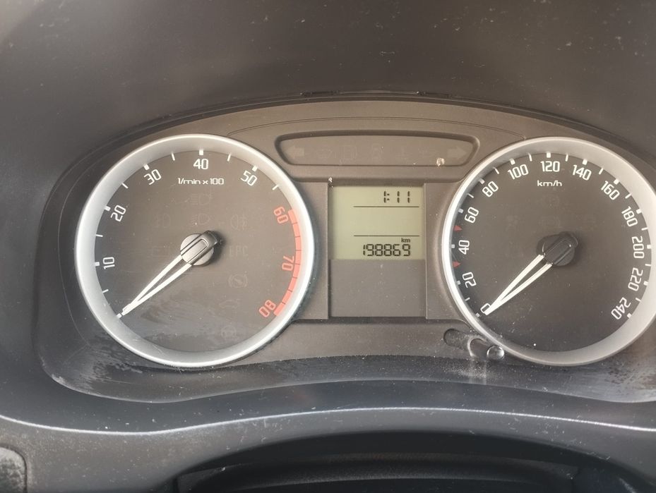 Skoda Fábia 1.2i Sw Gasta 5 lts aos 100 kms