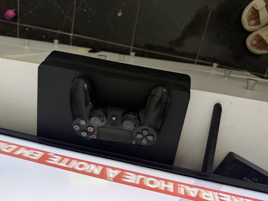Vendo ps4 de 1TB