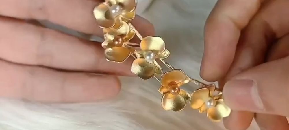 Alfinete de Peito Dourado