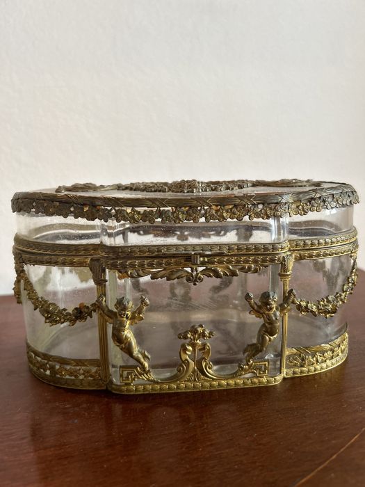 Caixa em Cristal e bronze dourado, estilo Império, século XIX.