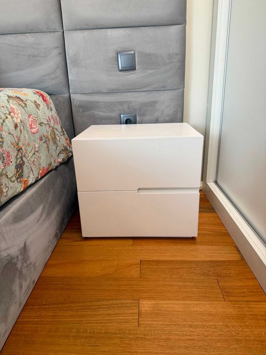 Quarto Completo (Cama + Estrado + Colchão + Mesas de Cabeceira)
