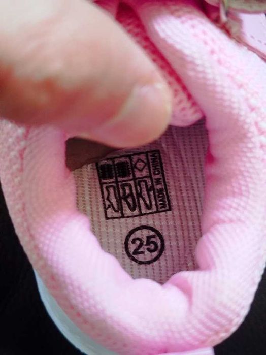 Dziewczęce buty sportowe różowe r. 25 lekkie wygodne