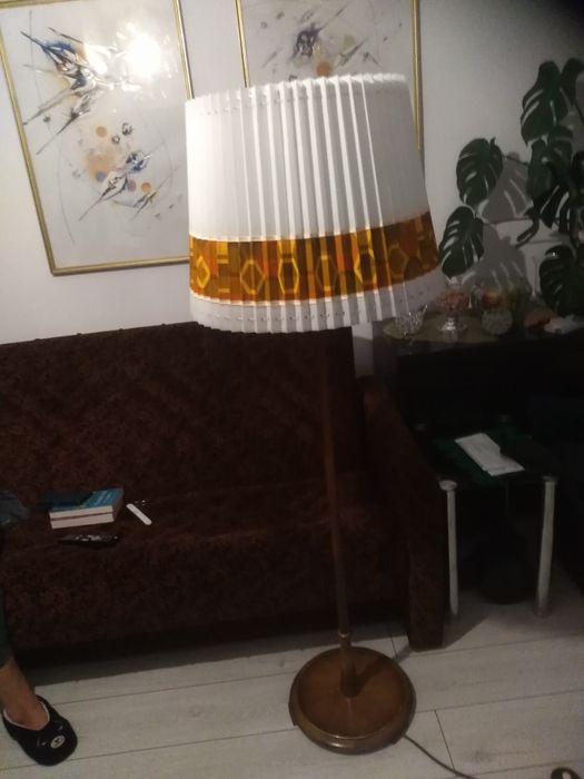 Lampa stojąca z abażurem