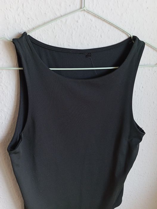 czarne body zapinane