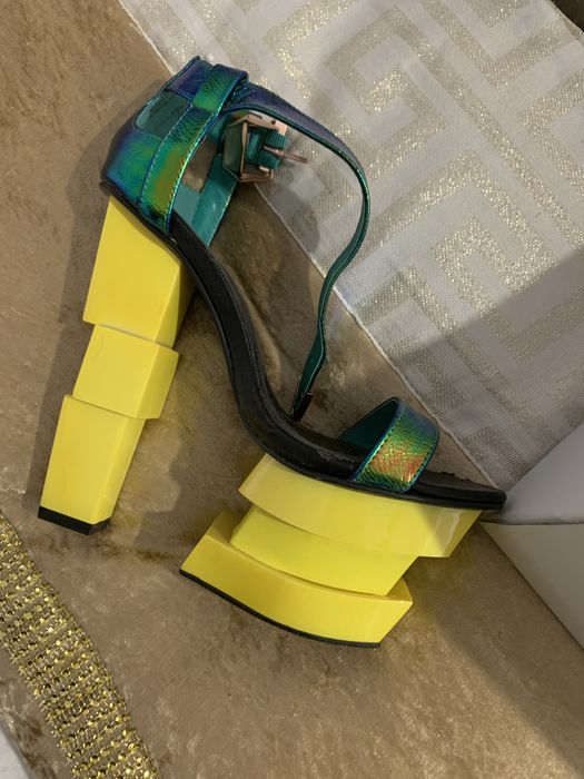 Salto alto verde escuro/Amarelo