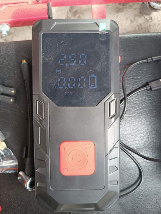 Booster rozruchowy JUMP STARTER 500A Z KOMPRESOREM 99800mAh