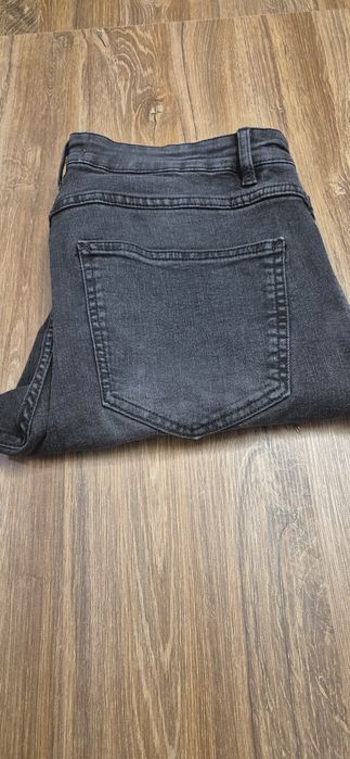 Krotkie spodenki meskie 30