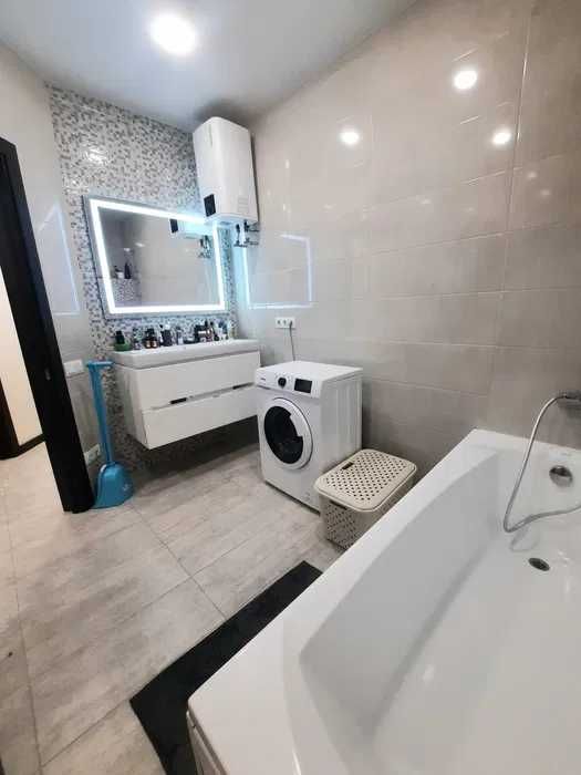 Продаю 2-к квартиру метро Защитников Украины, ЖК Искринский