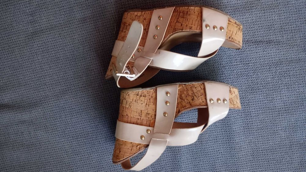 Sandały damskie na korku