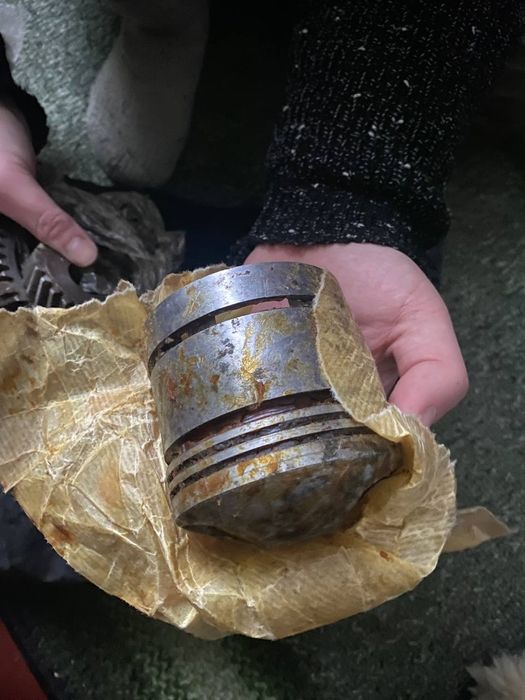 Продам поршні МТ