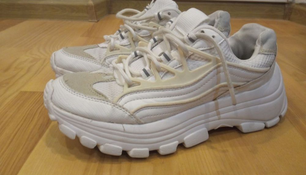 Продам женские демисезонные очень легкие кроссовки Zara TRF Wite  Ориг