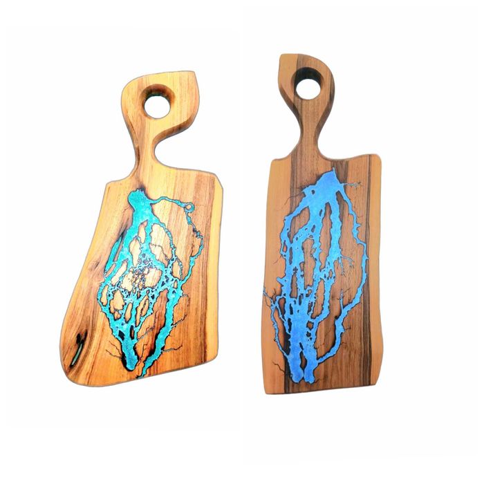 2 drewniane deski z żywicą