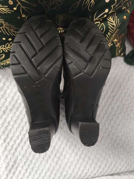 Botki czarne rozm. 39