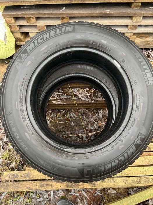 Opony zimowe  235/65 R 17.