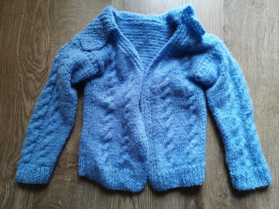 Sweterek wełniany 134-140