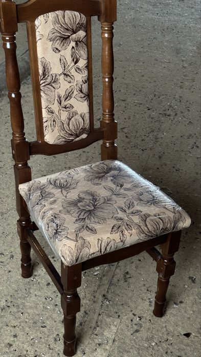 Продам крісла є 6шт