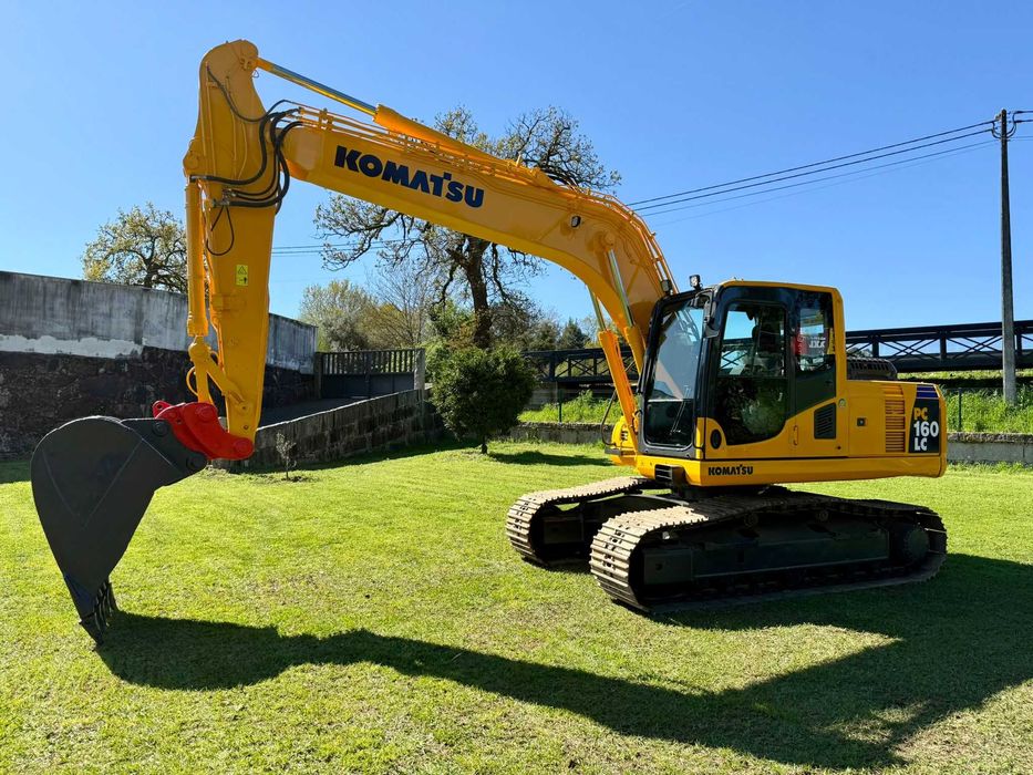 Escavadora Komatsu PC 160 LC-8