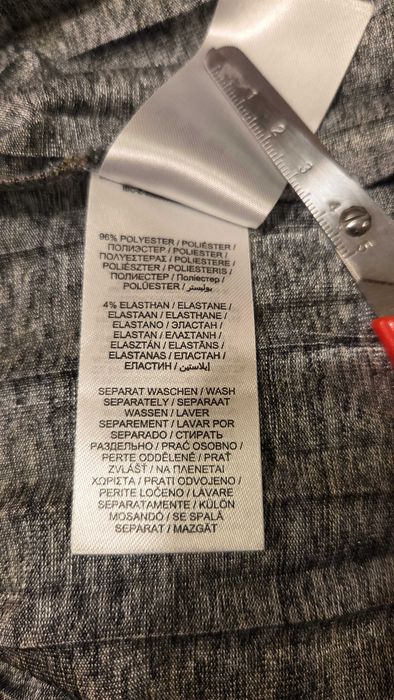 Plisowana kolorowa spódnica.