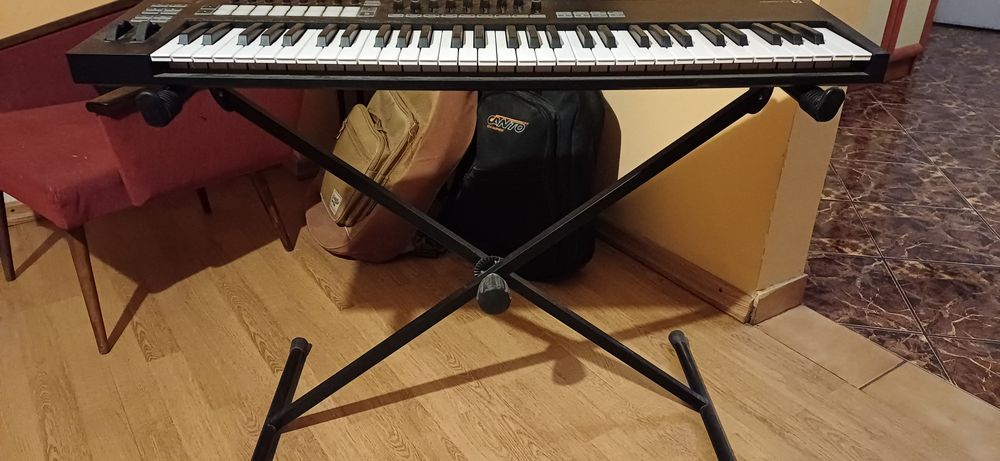 Launchkey 61 novation klawisze MIDI
