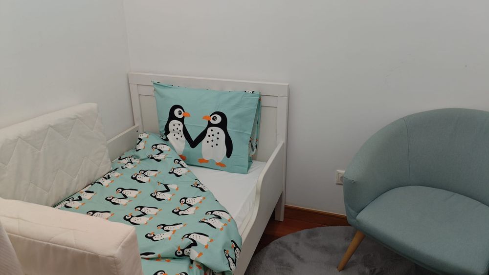 Cama de criança extensível.