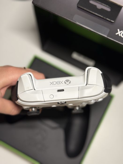 Геймпад Microsoft Xbox Elite Wireless Controller Series 2 Core (White)