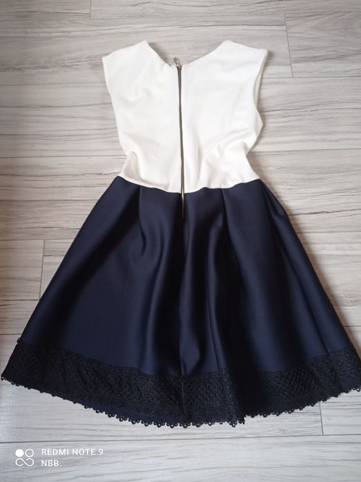 Śliczna sukienka rozm S/M , stan bardzo dobry !