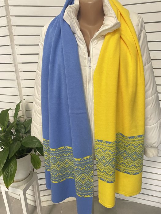 Патріотичні шарфи палантини вʼязані теплі з українським орнаментом