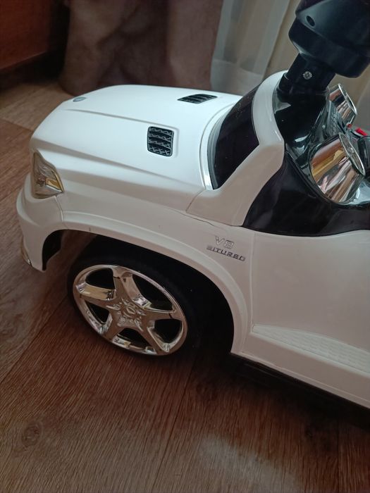 Машинка-толокар с родительской ручкой