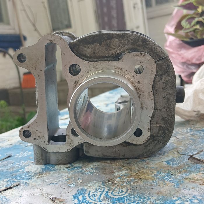 Поршньова Suzuki Lets, Address