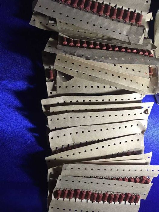 Упаковка - Резисторы МЛТ-1 Номинал 10 кОм  ( 300 штук)