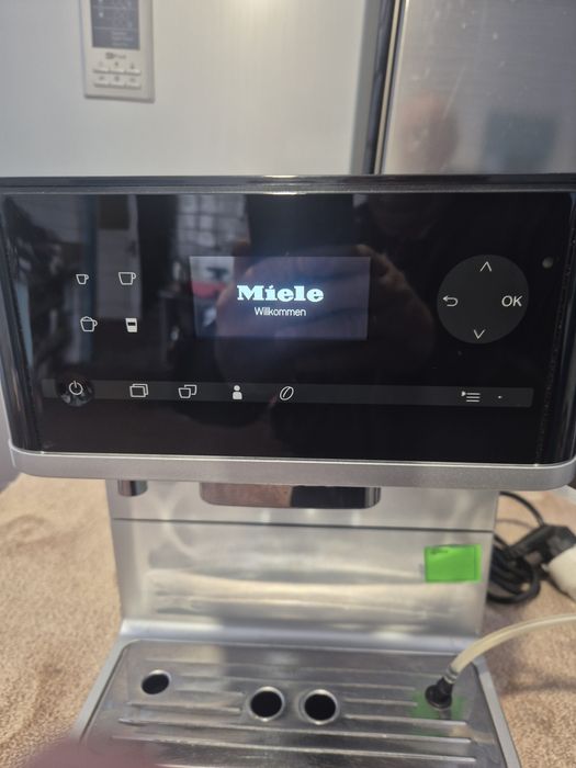 Кавоварка Miele   CM6350