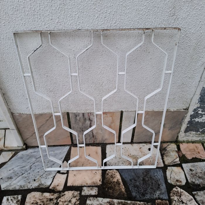 Gradeamento de Ferro pintado de branco