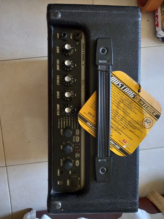 Guitarra Maison e Amplificador Fender