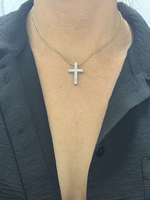 Золотой крест с бриллиантами