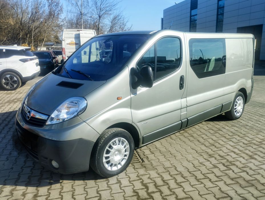 Opel Vivaro long lift 6 osób klima navi trafic