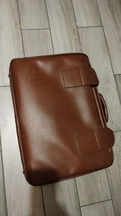 Brązowa torba podróżna vintage