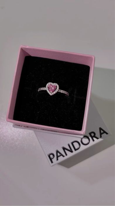 Колечкa  Pandora; в наявності всі розміри