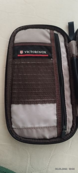 Барсетка червоний Victorinox Travel