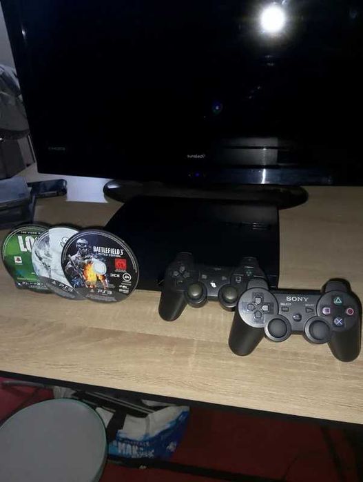 PlayStation 3 Slim Desbloqueada 320 GB – Como Nova + 2 Comandos + 16 Jogos