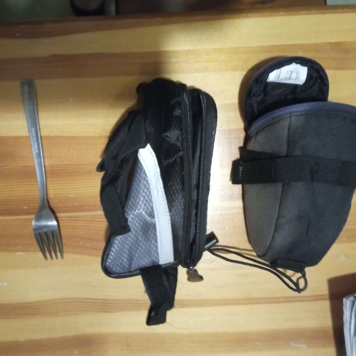 Torba podsiodlowa, pokrowiec, ksiązki o kolarstwie