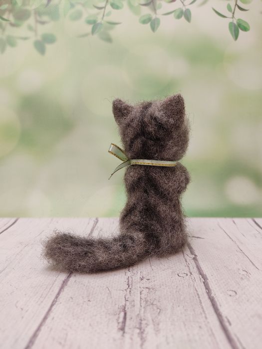 Котик валяный ручной работы. Сувенир кот. Серый, черный, рыжий кот