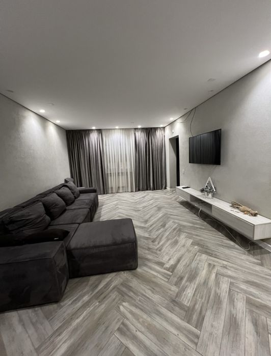 Продам велику 3-х кімнатну квартиру