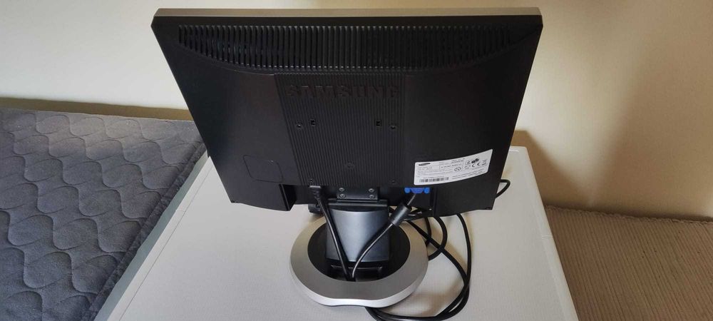 Monitor Samsung SyncMaster 710N – 17 polegadas (Impecável)