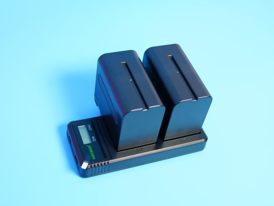 Зарядное устройство + 2шт батарей NEEWER NW-F970 (NP-F970) 7800mAh