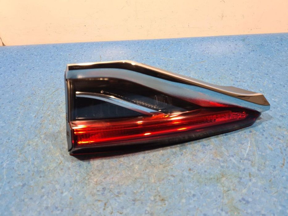 TOYOTA COROLLA E21 SEDAN LAMPA TYŁ PRAWA WEWNĘTRZNA 81580-02C30-00
