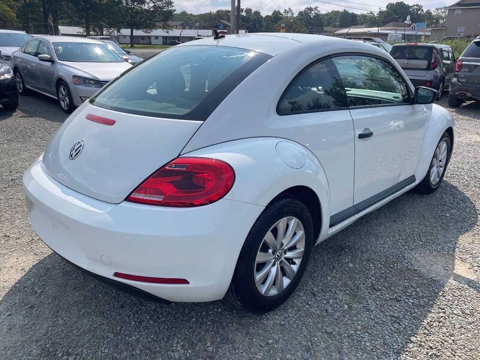 Volkswagen Beetle      2015