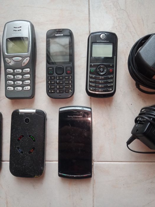 Telemóveis e carregadores