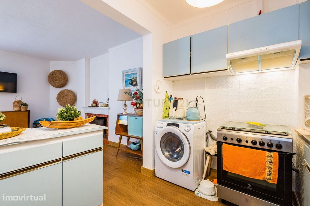 Apartamento T1 Mobilado || Elevador e Garagem || 1ª Linha da Praia do